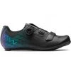Chaussures Vélo Route NORTHWAVE STORM CARBON 2 BLACK/IRIDESCENT 22 Noir 2 Chaussures Vélo Route NORTHWAVE STORM CARBON 2 BLACK/IRIDESCENT 22 Noir -Vêtements vélo Soldes 9 100855 storm carbon 2 black iridescent nwe80221013 19 01
