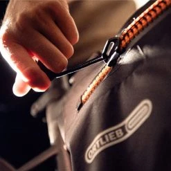 Sacoches Vélo ORTLIEB FRAME-PACK TOPTUBE 4L BLACK MATT 23 Noir 8 Sacoches Vélo ORTLIEB FRAME-PACK TOPTUBE 4L BLACK MATT 23 Noir -Vêtements vélo Soldes 9 87873 frame pack toptube 4l black matt f9942 03