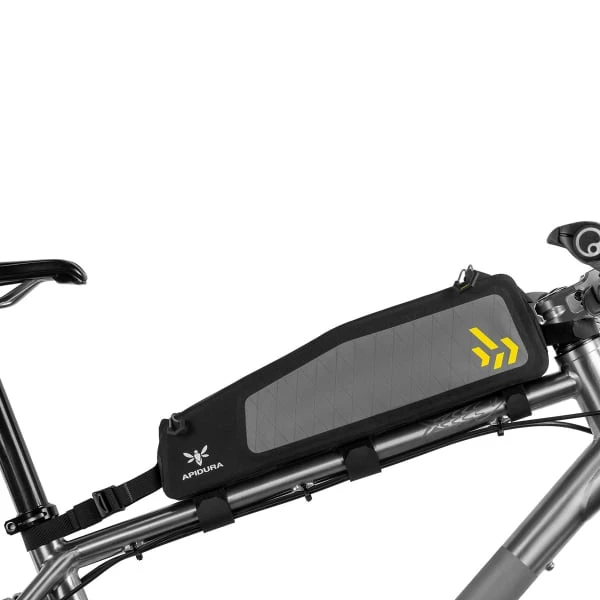 Sacoches Vélo APIDURA BACKCOUNTRY LONG TOP TUBE PACK 1.8L 22 Noir / Gris / Jaune 5 Sacoches Vélo APIDURA BACKCOUNTRY LONG TOP TUBE PACK 1.8L 22 Noir / Gris / Jaune – Image 3