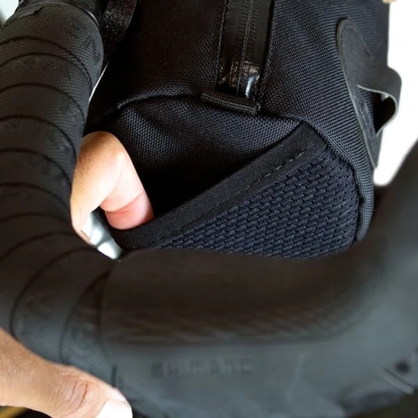 Sacoches Vélo RESTRAP CANISTER BAG BLACK 22 Noir 7 Sacoches Vélo RESTRAP CANISTER BAG BLACK 22 Noir – Image 5