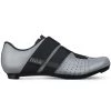 Chaussures Vélo Route FIZIK TEMPO POWERSTRAP R5 REFLECTIVE GREY/BLACK 22 Gris 1 Chaussures Vélo Route FIZIK TEMPO POWERSTRAP R5 REFLECTIVE GREY/BLACK 22 Gris -Vêtements vélo Soldes 9 98863 tempo r5 powerstrap reflective grey black tpr5psre1 7410 01